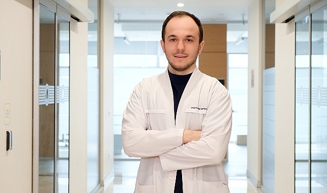 Üst çenedeki kemik yetersizliklerinde zigomatik implant tahlil olabilir!