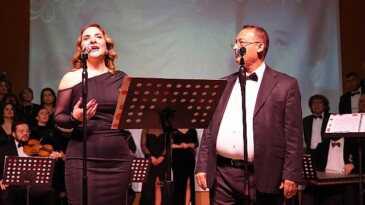 Zeki Müren Sevilen Müzikleriyle Anıldı