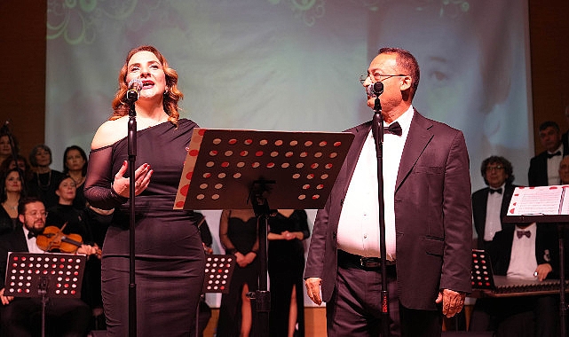 Zeki Müren Sevilen Müzikleriyle Anıldı