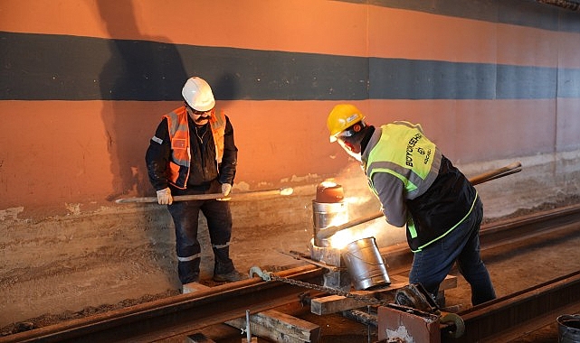 Alikahya tramvay sınırında raylar döşeniyor; Kocaeli raylı sistemlerde de marka olacak