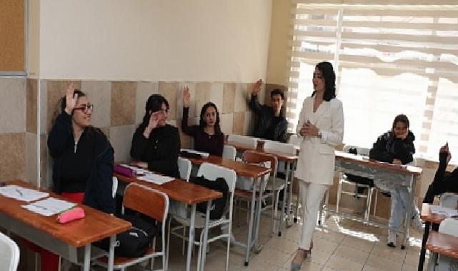 Antalya Büyükşehir Belediyesi’nin YKS Hazırlık Kurslarıyla Gençler Geleceğine Güçlü Adım Atıyor