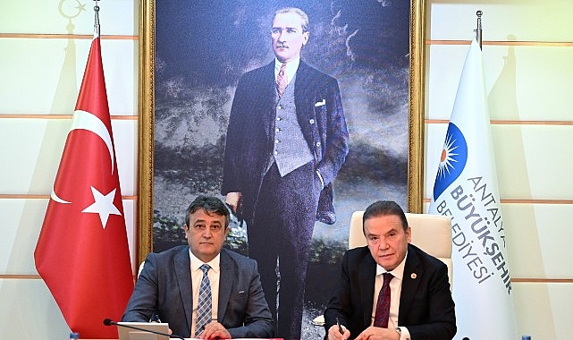 Antalya Büyükşehir’de çalışanları sevindiren toplu kontrat