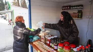 Bakırköy Belediyesi “Kadın Emek Pazarı” ile Depremzedelerin Yanında