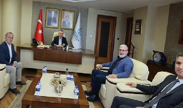 Başkan Tahir Büyükakın, Karamürselli Sivil Toplum Temsilcileri ve Başarılı Futbolcu Ailesini Ağırladı