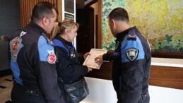 Bayraklı zabıtasından konaklama tesislerine kontrol