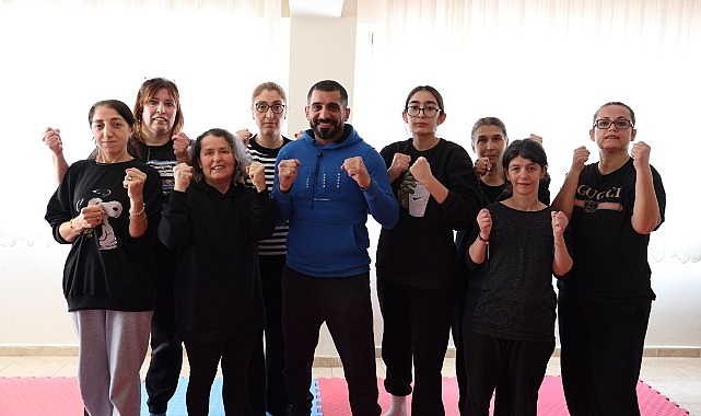 Bayraklılı bayanlar yakın savunma öğreniyor