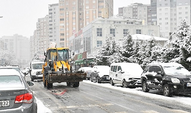 Beylikdüzü Belediyesi’nden Karla Aktif Çaba