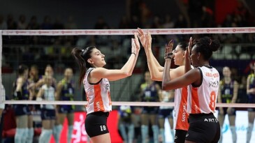 Dev derbinin galibi Eczacıbaşı Dynavit