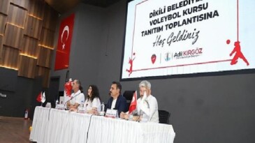Dikili Belediyesi’nden Yoğun İlgi Gösteren Voleybol Kursu