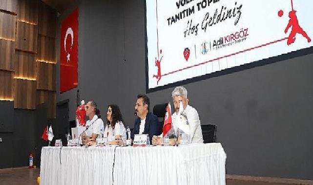 Dikili Belediyesi’nin Voleybol Kursuna Yoğun İlgi