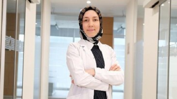 Diş Eti Çekilmesinin Nedenleri, Belirtileri ve Tedavi Yöntemleri