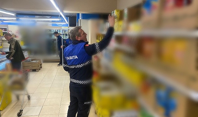 Efes Selçuk’ta Zincir Marketlere Zabıta Kontrolü