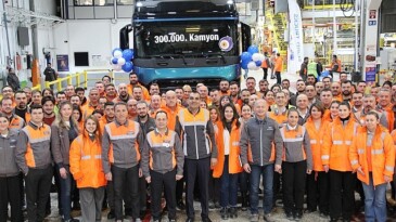 Ford Trucks 300 Bininci Kamyonunu Çizgiden İndirdi