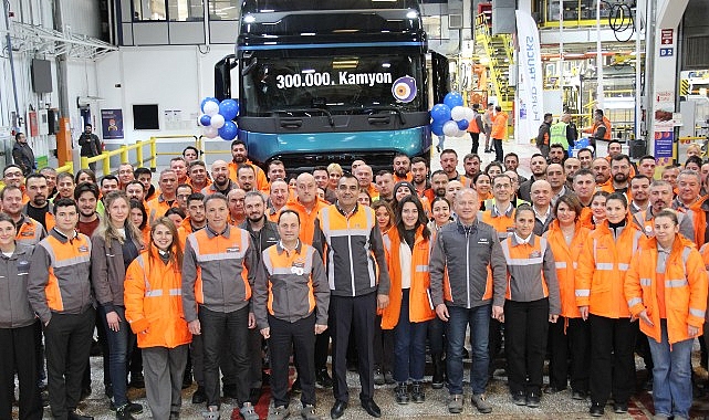 Ford Trucks 300 Bininci Kamyonunu Çizgiden İndirdi