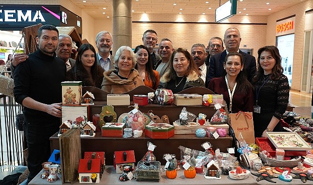 Gaziemirli bayanların el emeği eserleri Sevgililer Günü Standı’nda