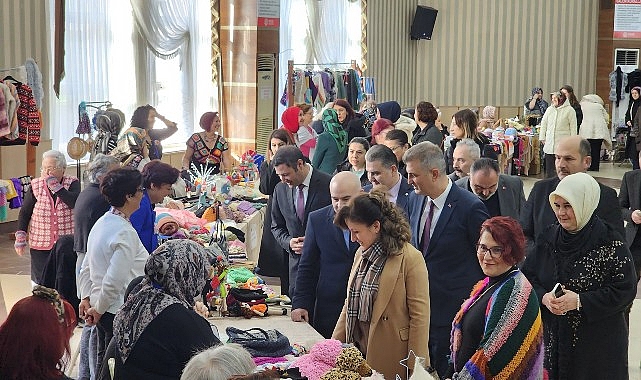 Gölcük Belediyesi Örgü Şenliği Başladı