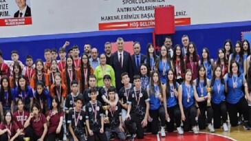 Gölcük’te 23 Nisan Ulusal Egemenlik ve Çocuk Bayramı Spor Müsabakaları Ödül Töreni