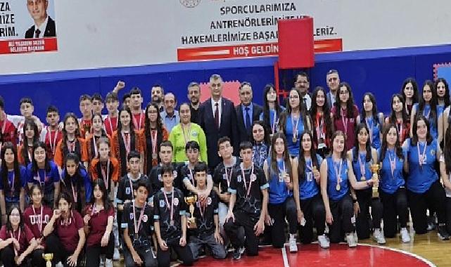 Gölcük’te 23 Nisan Ulusal Egemenlik ve Çocuk Bayramı Spor Müsabakaları Ödül Töreni