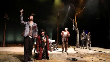 İstanbul Büyükşehir Belediyesi Kent Tiyatroları, tiyatro döneminin yeni haftasında 14 oyunla seyirci karşısına çıkıyor.