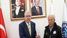 İzmir Atletizm Spor Kulübü’nün Türkiye Şampiyonlarındaki Başarısı ve Rektörlük Ziyareti