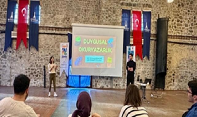 İzmir Büyükşehir Belediyesi’nin Duygusal Okuryazarlık Atölyesi ile Gençlerin Kendini Keşfi ve İletişimi Güçleniyor