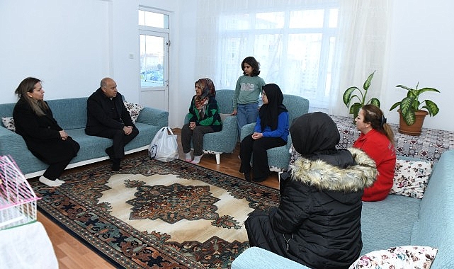 Kahramankazan Belediye Lider Yardımcısı Cemal Öztürk, 6 Şubat sarsıntılarının yıldönümünde depremzede aileleri ziyaret etti.