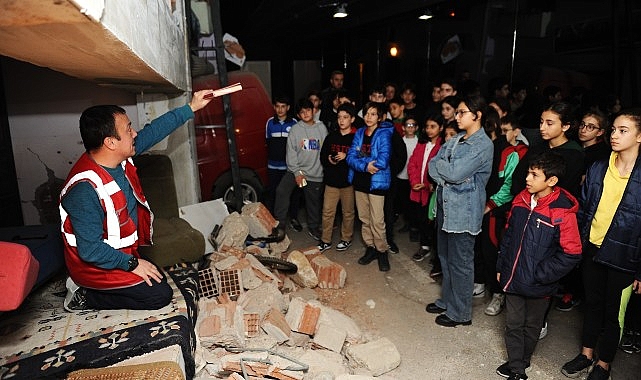 Karşıyaka Belediyesi’nden 3 bin 220 bireye afet eğitimi