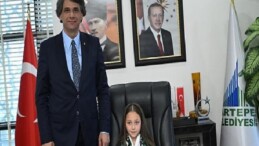 Kartepe’de 23 Nisan Coşkusu: Başkan Kocaman, Öğrenci İkra Güntepe’ye Koltuğunu Devretti