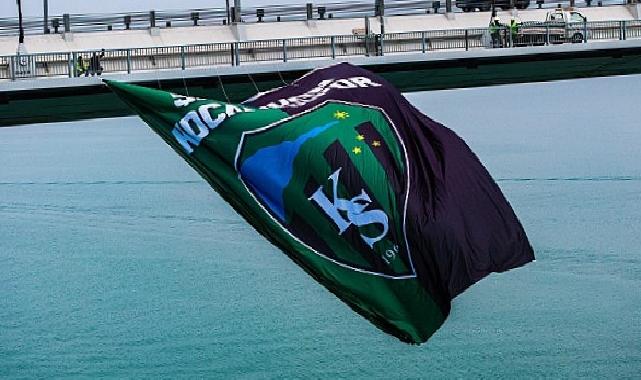 Kocaelispor’un Şampiyonluk Bayrağı Osmangazi Köprüsü’ne Asıldı