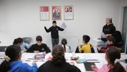 Konak’ta 7’den 77’ye İngilizce Konuşma Kulübü