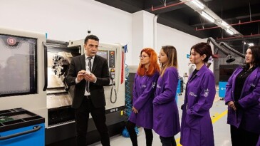Konak’ta tabular yıkılıyor: Bayanlara CNC operatörlüğü eğitimi
