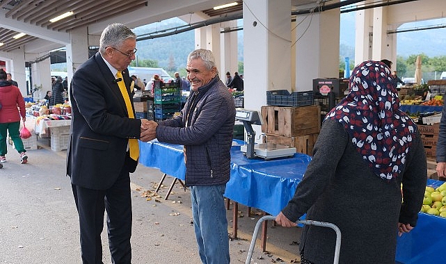Lider Topaloğlu pazar esnafını ziyaret etti
