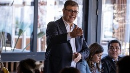 Lider Tugay Çeşme’de gençlerle buluştu “Kestikleri 3 milyar lira 3 Karşıyaka Stadı demek”