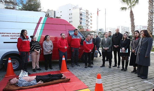 Lider Ünsal ve anaokulu öğrencileri zelzele tatbikatında!