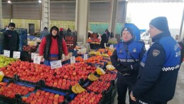 Lüleburgaz Belediyesi Zabıta Müdürlüğü gruplarının Kapalı Pazar Yeri ve Semt Merkezi’ndeki etiket kontrolleri sürüyor