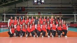 Malatyalı Genç Voleybolcu Kızlar ve Bayan Voleybol Ulusal Ekip Oyuncuları Vodafone 5.5G ile Tıpkı Alanda Buluştu