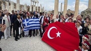 Manavgat’ta Uluslararası Girit ve Side Kültür ve Lezzet Festivali Coşkuyla Başladı