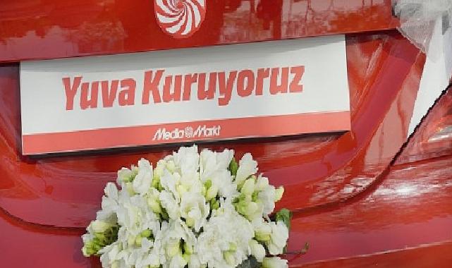 MediaMarkt’tan Evlilik Hazırlığına Eğlenceli Destek: Gelin Arabası ile Kadıköy’de Renkli Anlar