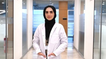 Menopoz ağız ve diş sıhhatini da olumsuz etkiliyor