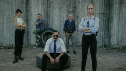Netflix, Tekçe Akalay ve Olgun Toker’in Başrollerinde Yer Aldığı Mezarlık Dizisinin 2. Dönem Fragmanını Yayınladı