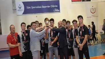 Okullar Ortası Voleybol Turnuvası Tamamlandı