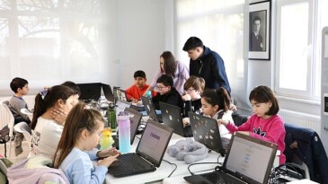 Robotik Kodlama İle Çocuklar Geleceğe Hazırlanıyor