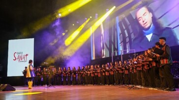 Selçuklu Belediyesi Sanat Akademisi Genç Korosu Erkin Koray Müzikleriyle Unutulmaz Bir Gece Yaşattı