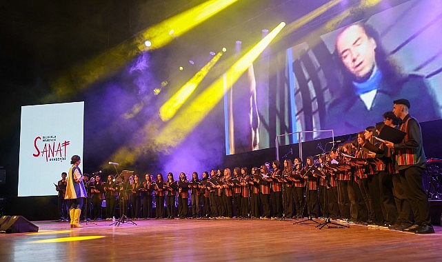 Selçuklu Belediyesi Sanat Akademisi Genç Korosu Erkin Koray Müzikleriyle Unutulmaz Bir Gece Yaşattı