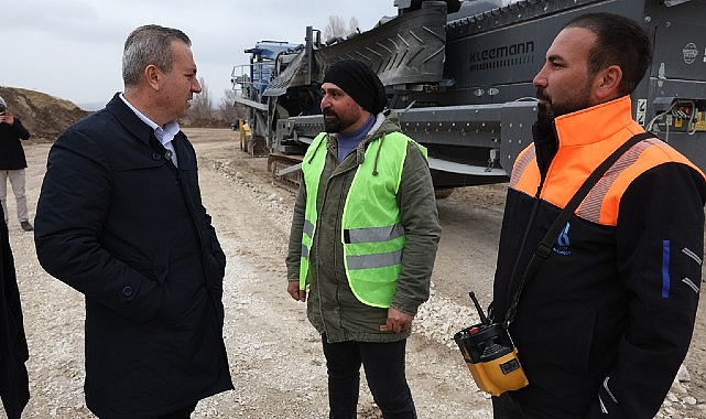 Sivas Belediyesi tarafından İşhan mevkiinde kurulan yeni taş ocağı tesisi tam kapasite ile yol üretim gereci üretmeye başladı
