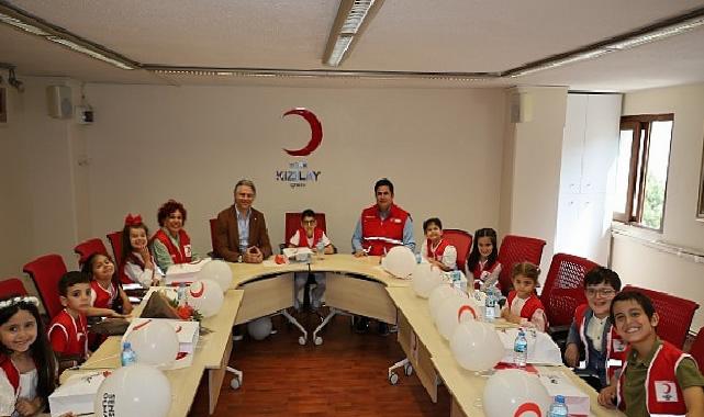 Türk Kızılay İzmir’de 23 Nisan Coşkusu ve Çocuk Temsilciliği Devri