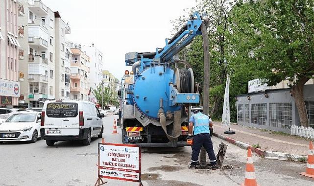 Antalya Büyükşehir Belediyesi ASAT’tan Yağmur Suyu Hattı Temizlik Çalışmaları