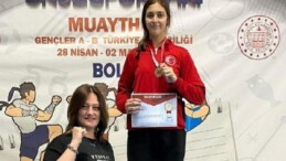 Gölcük İhsaniye Anadolu Lisesi Öğrencisi Sevgi Akbulut, Bolu’da Düzenlenen Okul Sporları Muaythai Türkiye Şampiyonası’nda Türkiye Birincisi Oldu