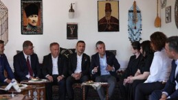 İzmir Büyükşehir Belediye Başkanı Dr. Cemil Tugay’ın Özgür Özel ile Görüşmesi ve Başsağlığı Ziyareti
