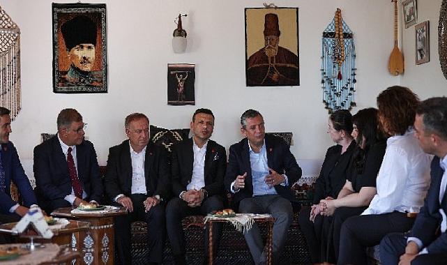 İzmir Büyükşehir Belediye Başkanı Dr. Cemil Tugay’ın Özgür Özel ile Görüşmesi ve Başsağlığı Ziyareti